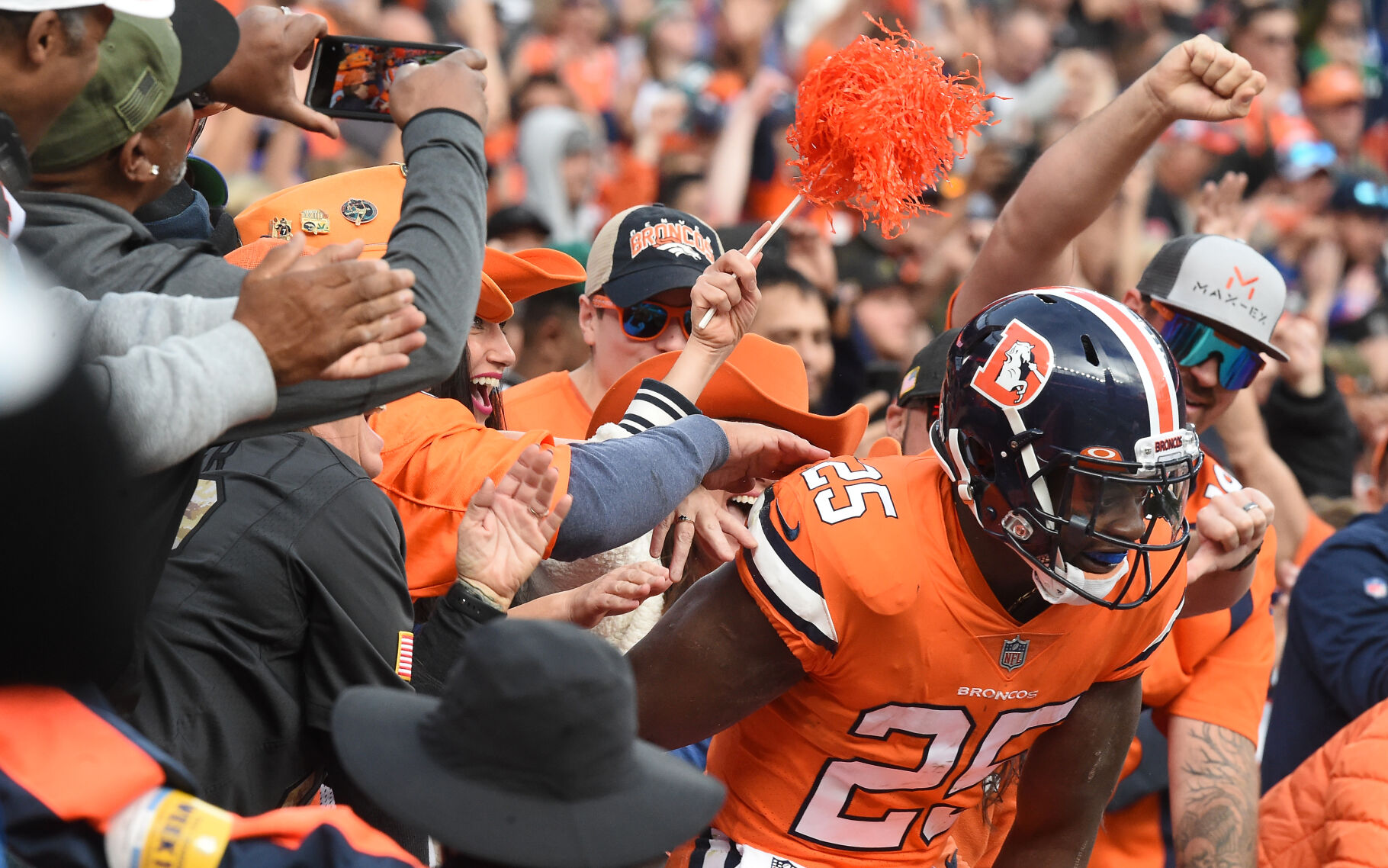 111521k-s-broncos-eagles 17.JPG